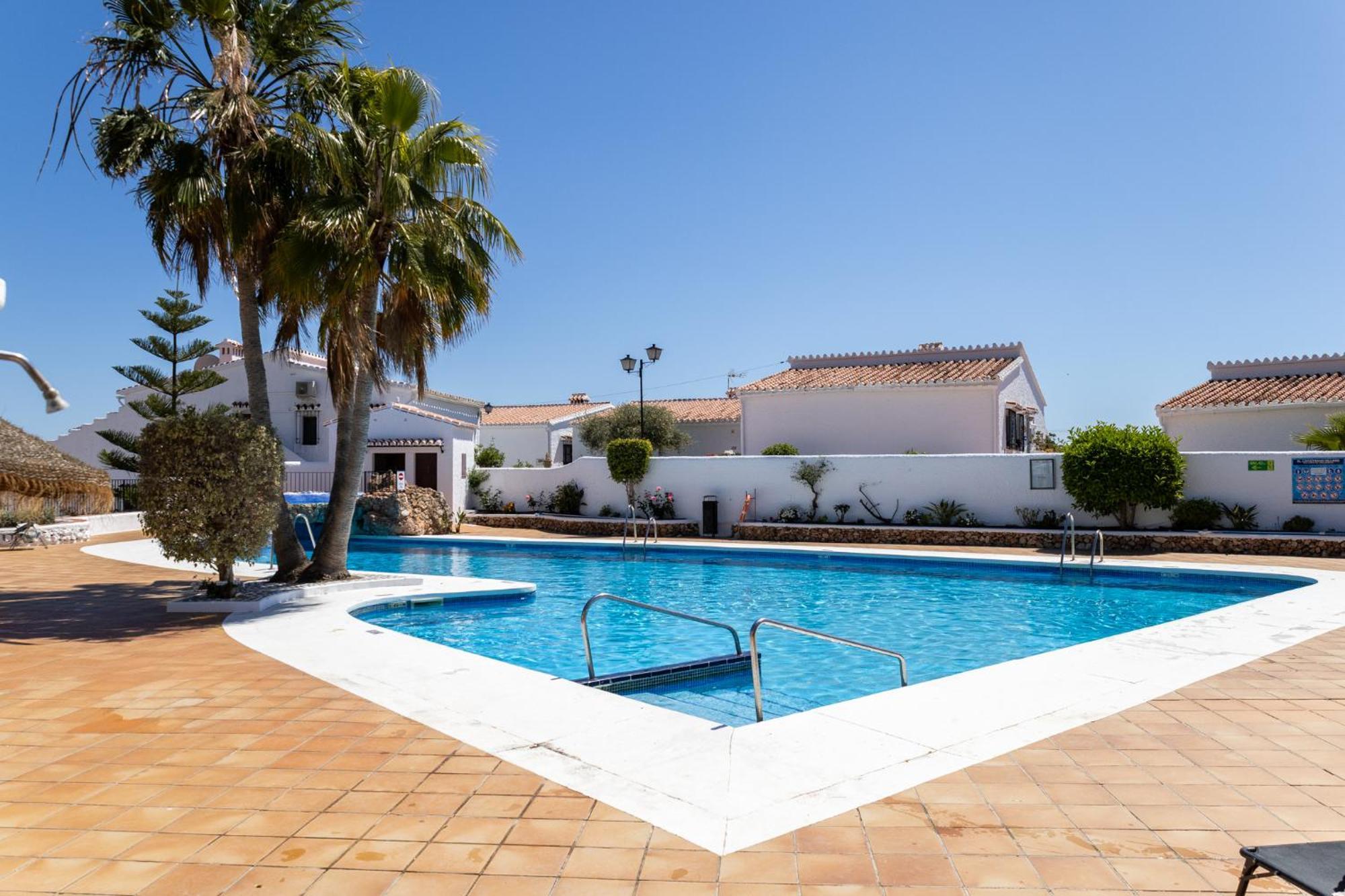 Capistrano Village B, 1 Bedroom + Free Wi-Fi Nerja Exterior foto