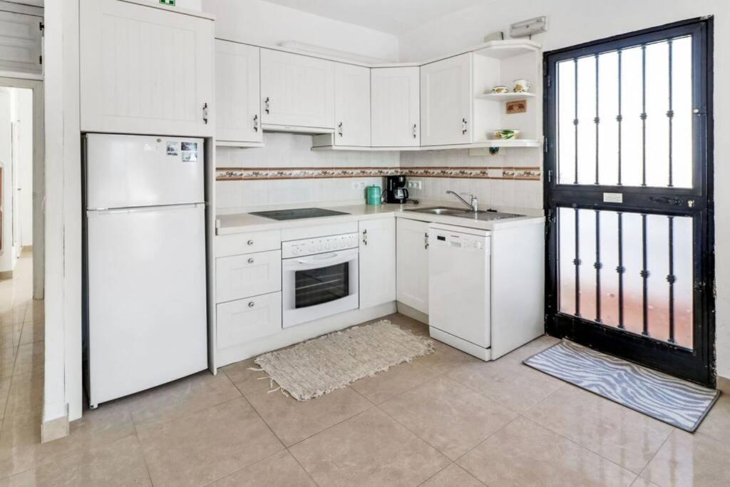 Capistrano Village B, 1 Bedroom + Free Wi-Fi Nerja Exterior foto